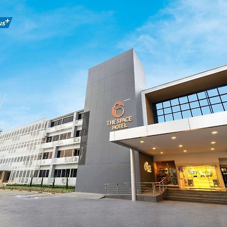 The Space Hotel Lampang Bagian luar foto
