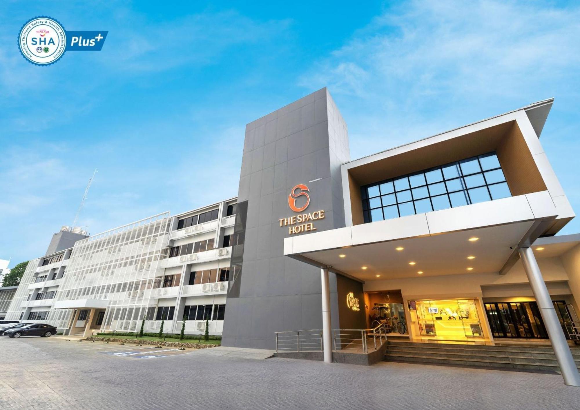 The Space Hotel Lampang Bagian luar foto
