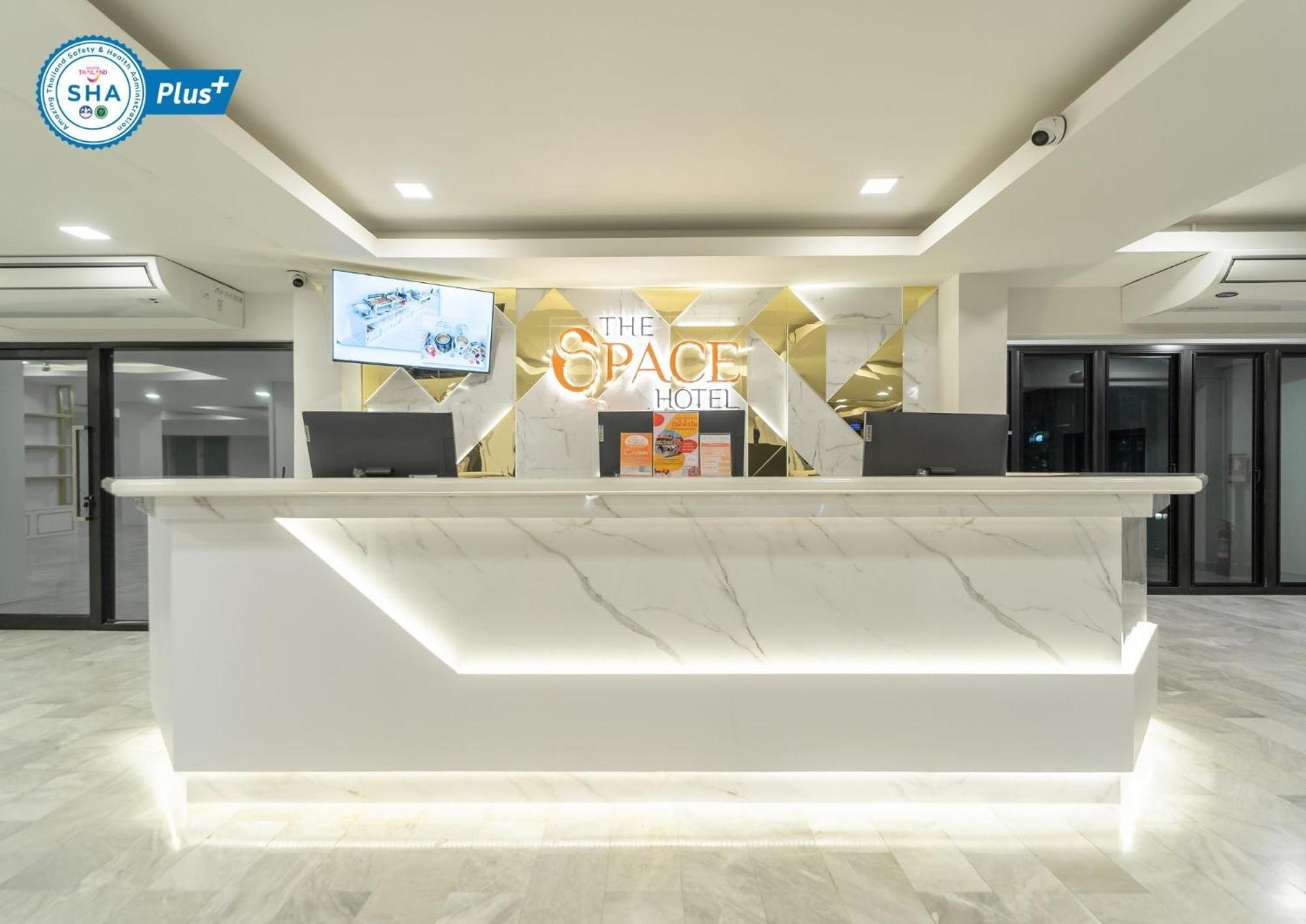 The Space Hotel Lampang Bagian luar foto