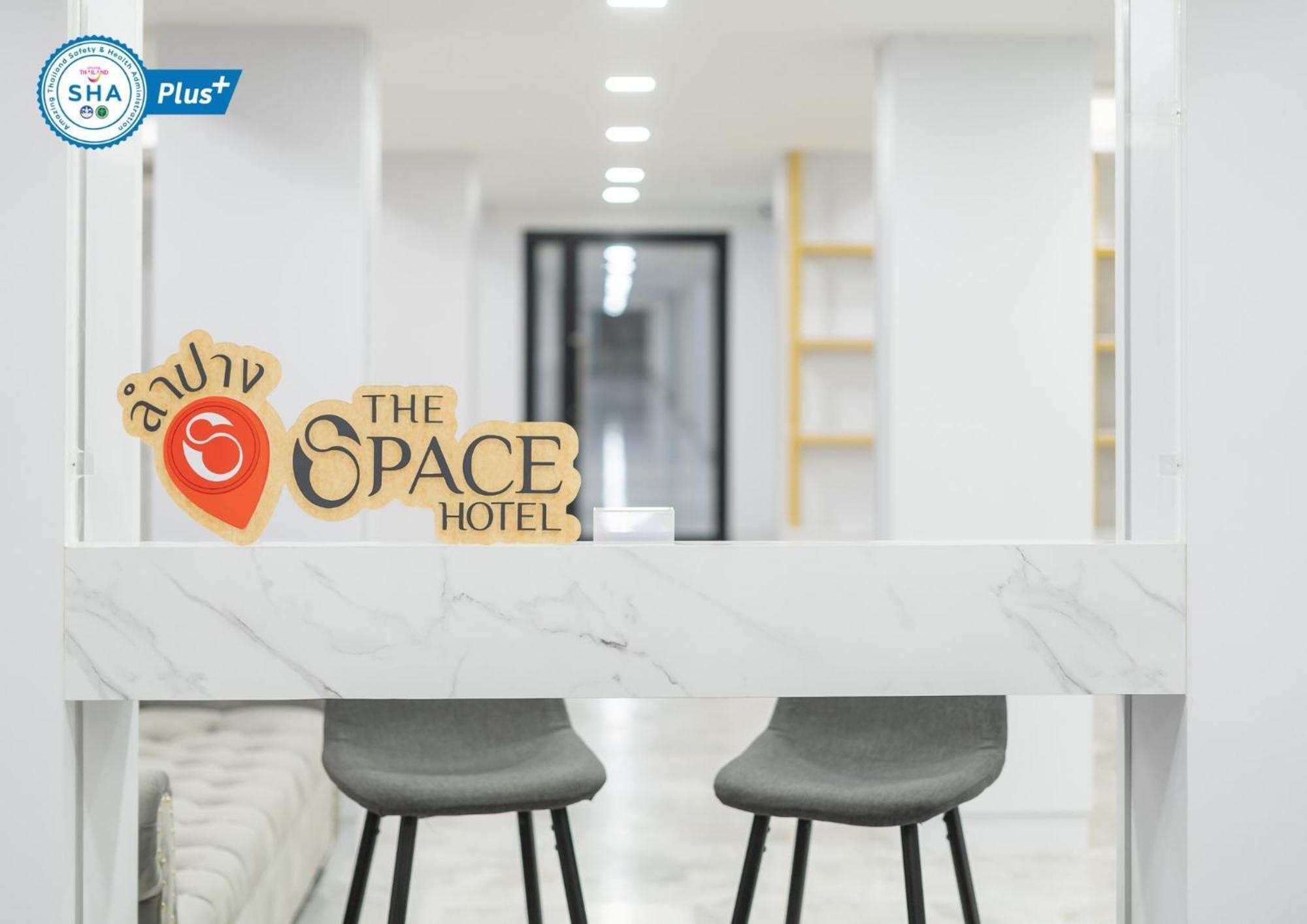 The Space Hotel Lampang Bagian luar foto