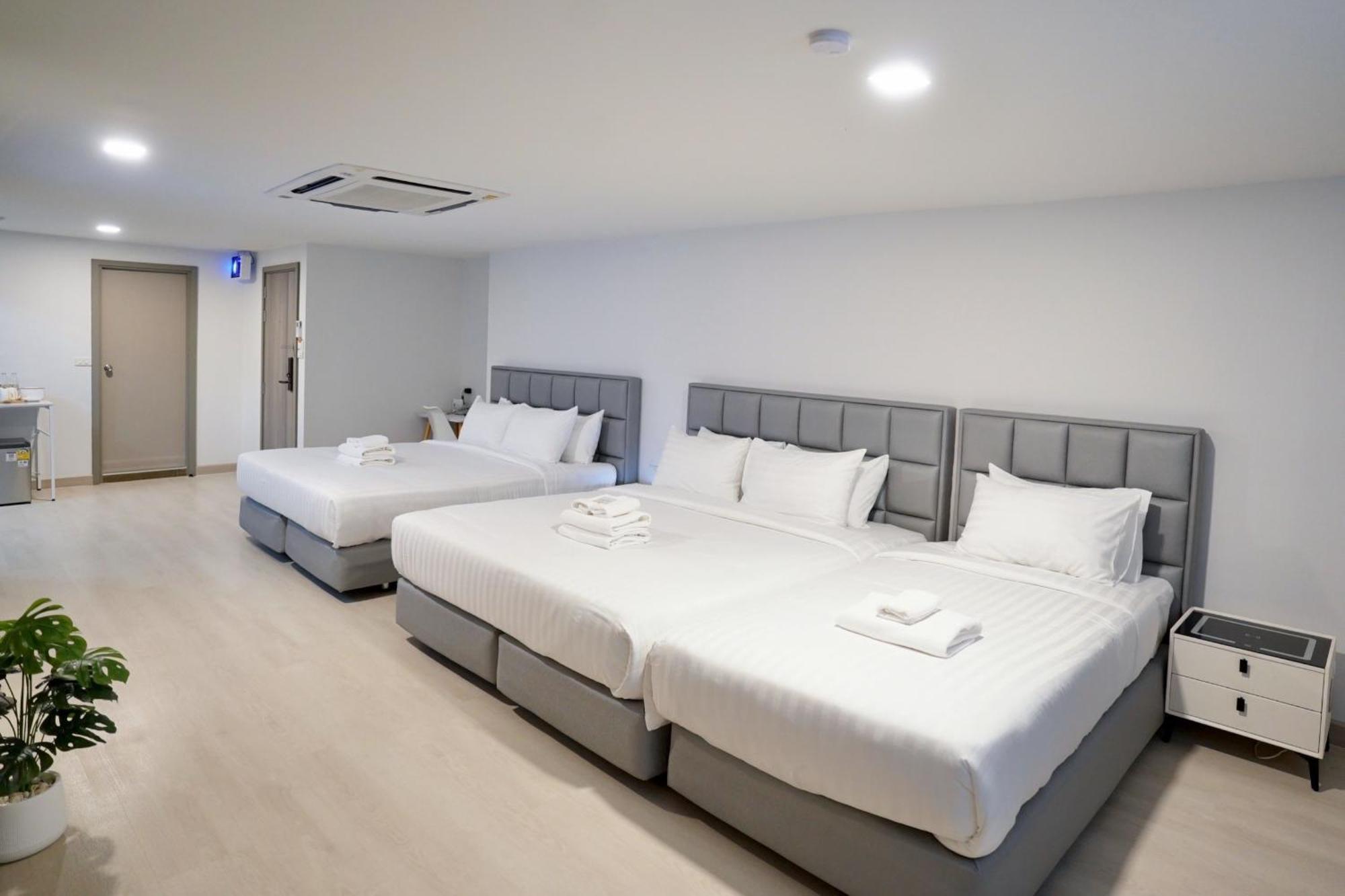 The Space Hotel Lampang Bagian luar foto